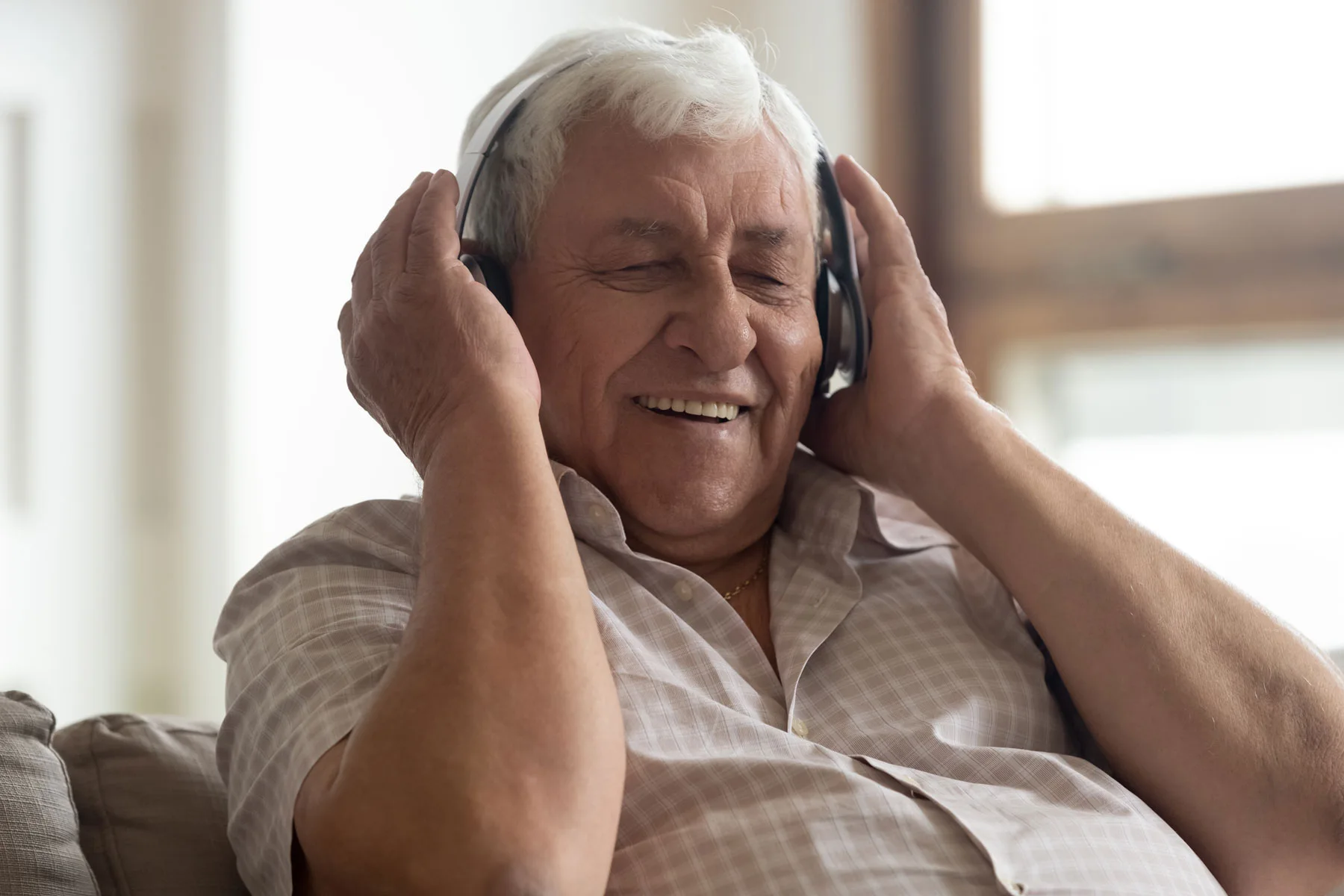 How Music Therapy Enhances Memory Care for Seniors in Assisted Living